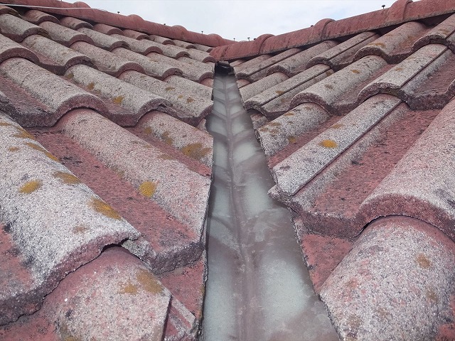 谷板金の劣化状況を確認